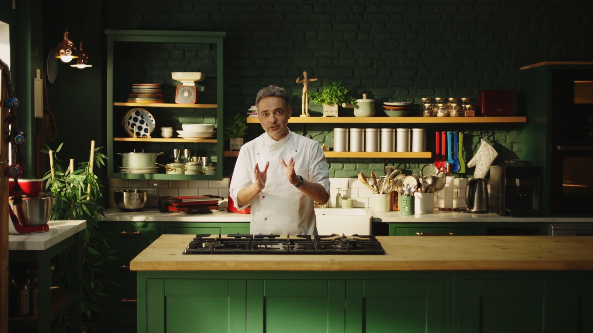 Still from Dünya Değişmeden — Suriye